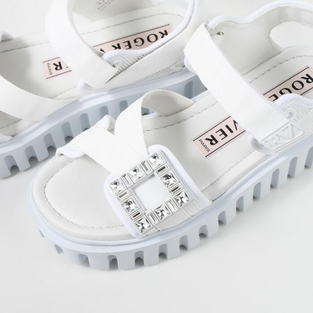 Roger Vivier ロジェ ヴィヴィエ ヴィヴ ゴーシック トレッキー ストラス バックル テクニカル ファブリック サンダル RVW70637560T58 レディース ホワイト ブラック ビジュー ロゴ 人気 おすすめ プレゼント ミュール