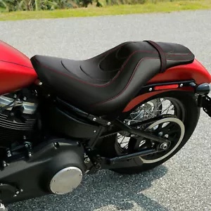 運転席と助手席はハーレー ソフテイル FLSL ヘリテージ クラシック 18