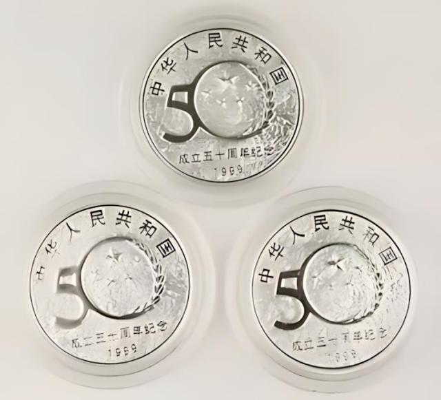中华人民共和国伟人像　24K镀金纪念章　コレクション　中華人民共和国　記念硬貨 中华人民共和国伟人像 24K镀金纪念章 コレクション 中華人民