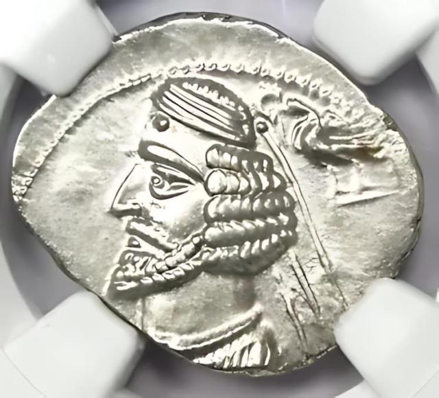 古代ギリシャ；パルティア、ミスラダテスIII世、AR.ドラクマ銀貨、NGCスラブ 古代ギリシャ；パルティア、ミスラダテスIII世、AR.ドラクマ銀貨、NGC