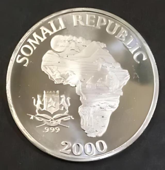 「ソマリア １９９９年 アフリカンモンキー １０ドル大型銀貨 ソマリア 1999年 アフリカンモンキー 10ドル大型銀貨 未使用