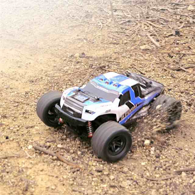 1:18 2.4G四輪駆動オフロード高速30KPHリモートコントロール電気自動車子供用おもちゃ