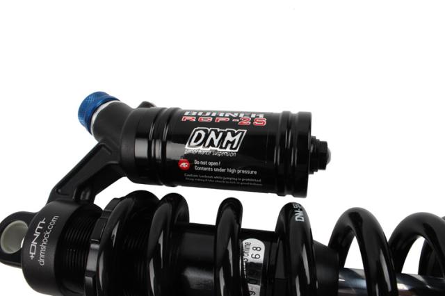 下り坂MTBの自転車の自転車の後部懸濁液のばねの衝撃