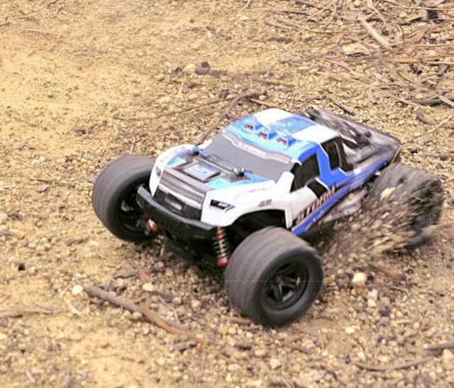 1:18 2.4G四輪駆動オフロード高速30KPHリモートコントロール電気自動車子供用おもちゃ