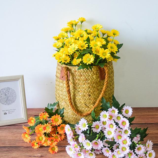 100均の造花12選 おしゃれで高見え アレンジのコツも教えます Mamagirl ママガール 小さなカラフルな造花 Brasserie Bouquine Com