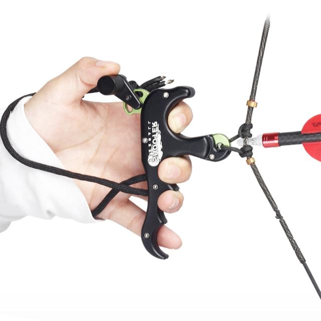 ボウリリースエイド トリガーデバイス アルミニウム合金 高感度 調整可能 4本指グリッパー アーチェリーアクセサリー ボウリリースエイド トリガーデバイス アルミニウム合金 高感度 調整