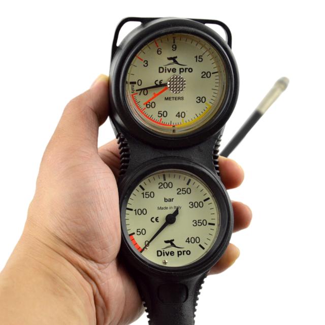 水中水泳のための専門のダイビングの圧力計の防水深さの