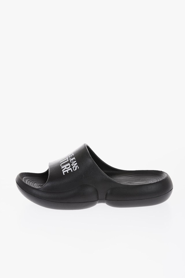 VERSACE ヴェルサーチ サンダル 74YA3S8A ZS632 899 メンズ JEANS COUTURE RUBBER TAGO  SLIDERS WITH LOGO 【関税・送料無料】【ラッピン｜au PAY マーケット