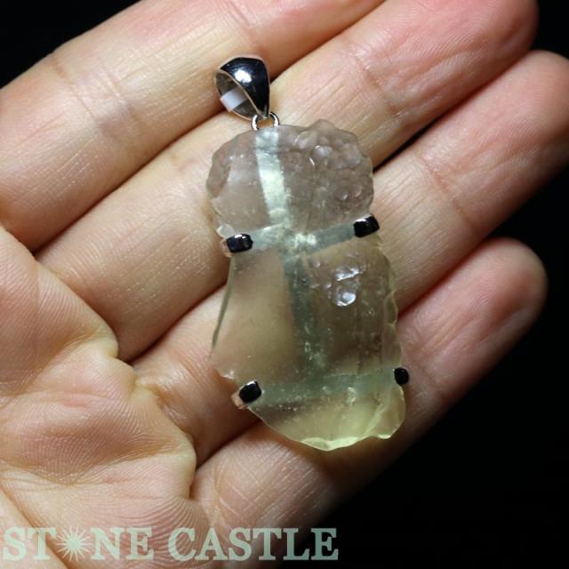 ☆ペンダント一点物☆【天然石 ペンダント】リビアングラス 原石型 No