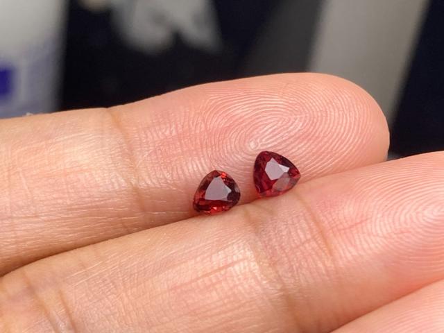 RS10-196 宝石質 非加熱 真紅色 スピネル ミャンマー産 ルース