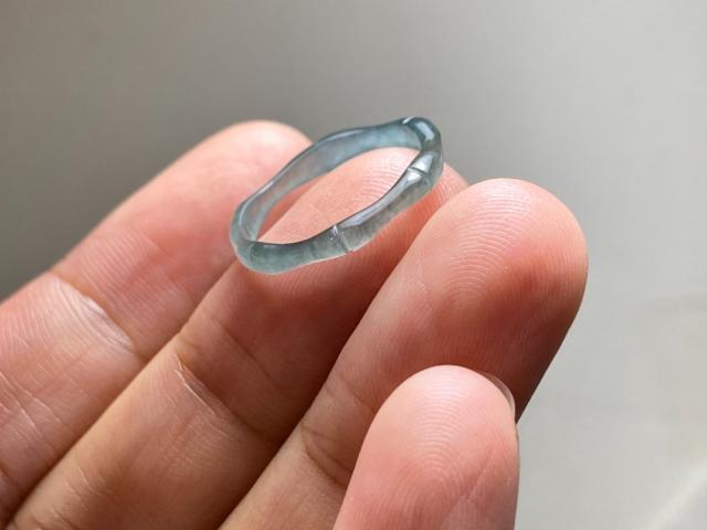 L13-222ピンキーリング高氷種竹節10.5号グアテマラ産本翡翠くりぬき黒