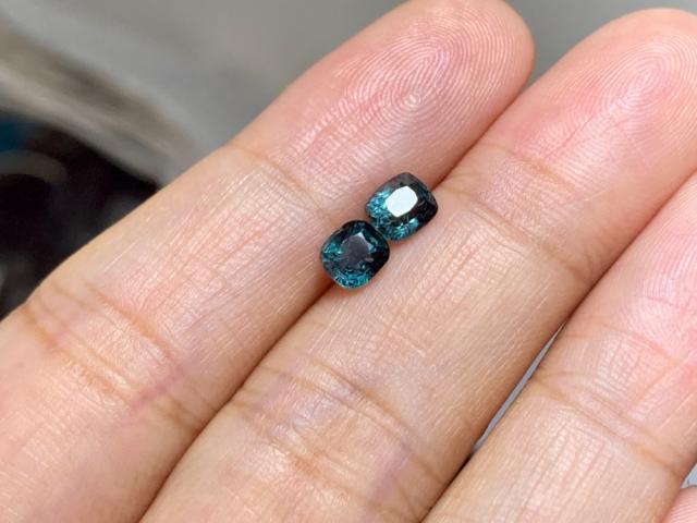 RS8-56 高貴なピーコックブルー 孔雀青 孔雀緑 スピネル ミャンマー産 ルースの通販は