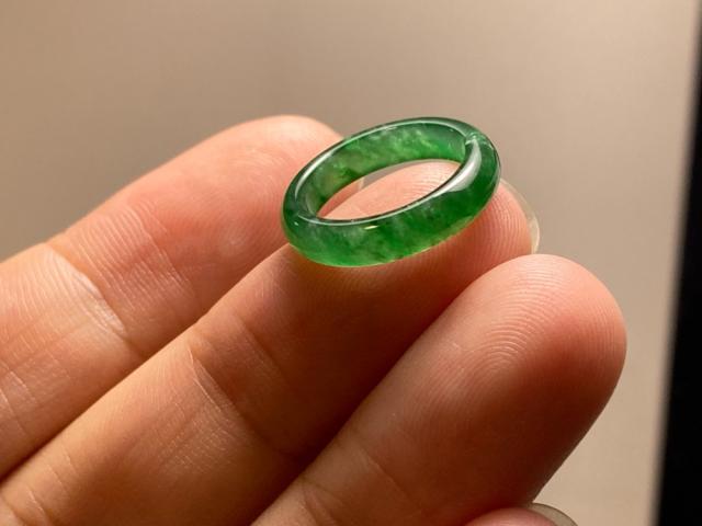 L13-175極品ピンキーリング高氷種濃陽緑4.0号グアテマラ産本翡翠くりぬき L14-99 極品 ピンキーリング 高氷種 陽緑 1.5号 グアテマラ産 A貨