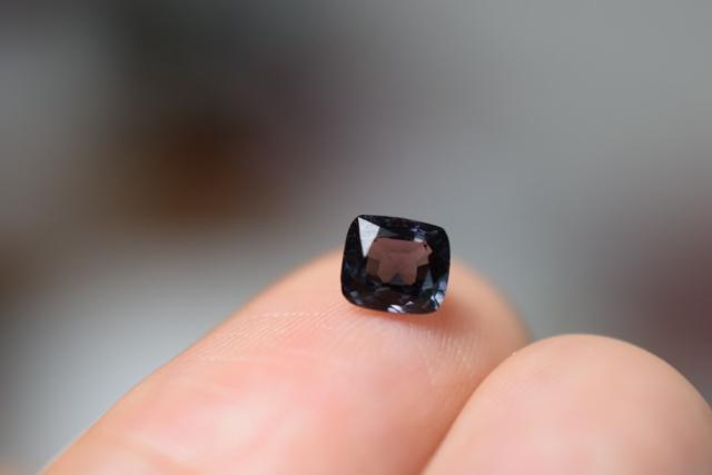 SR21 宝石質 濡羽色 ぬればいろ ミャンマー産 天然 スピネル ルース 裸石の通販は 6,708円