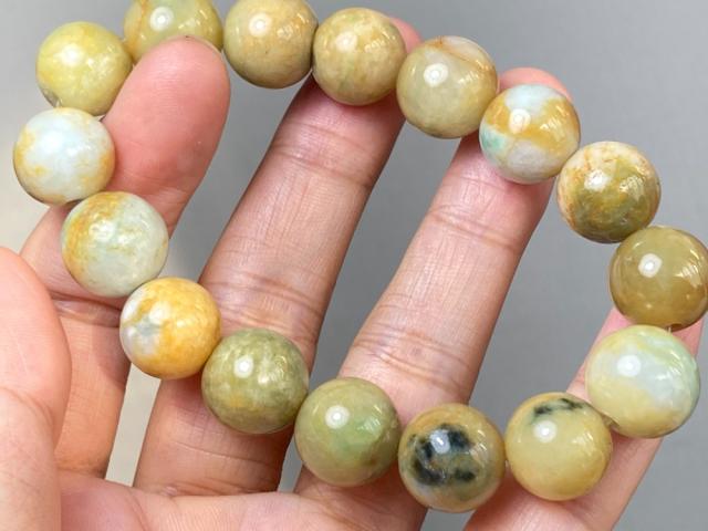 B23-53 美品 ダークグリーン 黄翡飄花 13.2mm ミャンマー産 天然  黄翡翠 赤翡翠本翡翠 ブレスレットの通販は