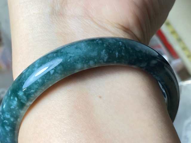 BG9-16 糯氷種 深灰藍飃雪花 60.4MM グアテマラ産 本翡翠 バングル