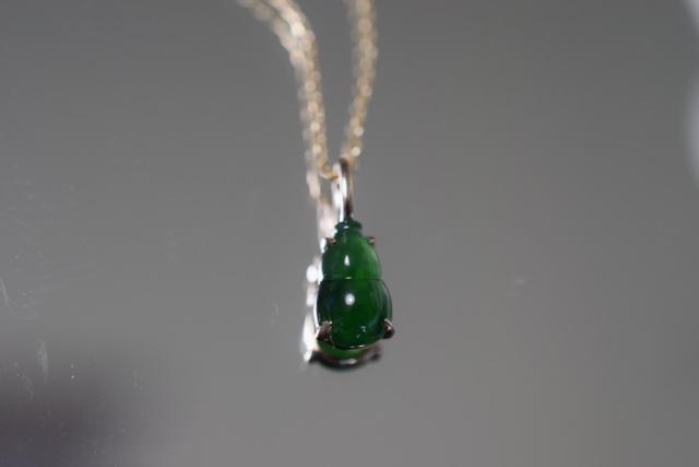本翡翠氷緑花in本翡翠k18瓢箪ネックレストップ