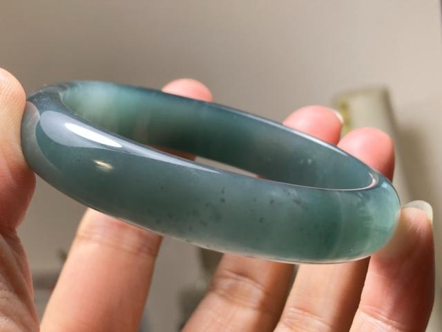 本翡翠、個性的水墨画、 氷糯種バングル　〜51.5 糯氷種翡翠 バングル 本翡翠、個性的水墨画、 氷糯種バングル 〜51.5