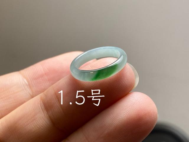 L14-105 ピンキーリング 氷種 青白陽緑 1.5号 グアテマラ産 A貨 本翡翠 くりぬき