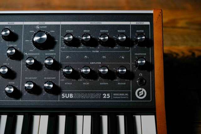 [数量限定特価]moog モーグ Subsequent 25 パラフォニックアナログシンセサイザー 25鍵盤 ｜au PAY マーケット