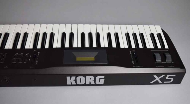 KORG コルグ X5 61鍵盤シンセサイザー 【 中古 】の通販はau PAY