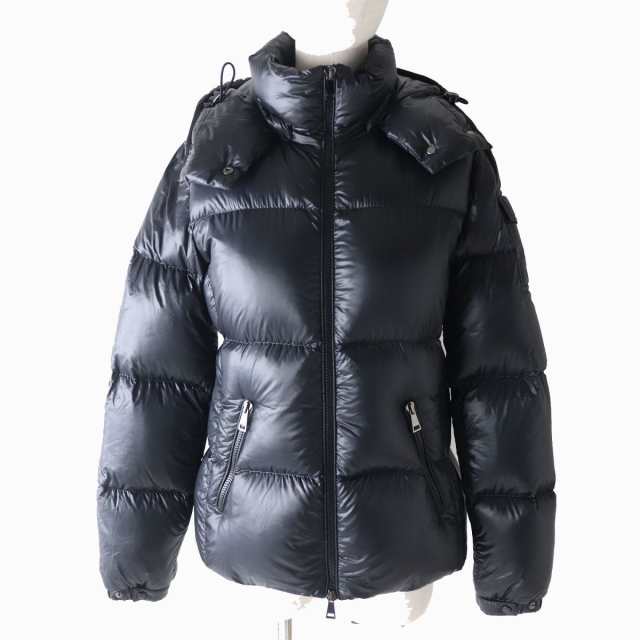 美品△正規品 MONCLER モンクレール 22-23AW Fourmine ロゴワッペン・フード付き ZIP UP ショート ダウンジャケット  レディース ブラックの通販はau PAY マーケット - 衣類＆ブランドリサイクルGREEN | au PAY マーケット－通販サイト