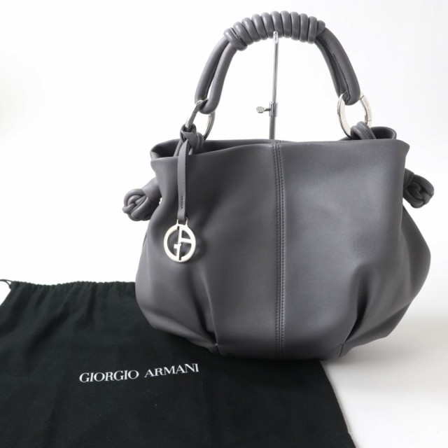 美品☆GIORGIO ARMANI ジョルジオアルマーニ ロゴ金具付き ラムレザー トップハンドル バッグ/ハンドバッグ グレー イタリア製  保存袋付｜au PAY マーケット