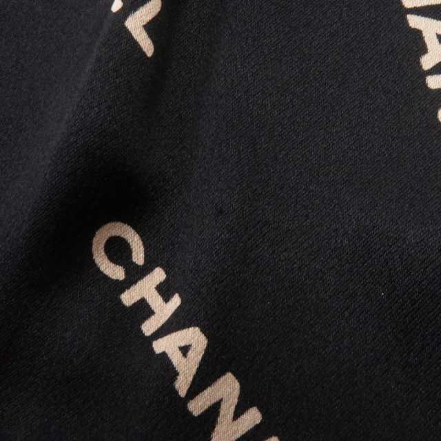 極美品◎仏製 CHANEL シャネル ヴィンテージ シルク100％ ココマーク金ボタン 長袖 シャツ ブラック×ベージュ ロゴ総柄 34  ガーメント付｜au PAY マーケット