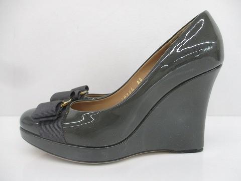 中古 サルヴァトーレフェラガモ ヴァラ パンプス ウェッジソール エナメル 5.5 22.5cm グレー レディース