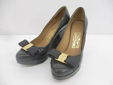 中古 サルヴァトーレフェラガモ ヴァラ パンプス ウェッジソール エナメル 5.5 22.5cm グレー レディース