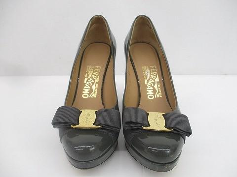 中古 サルヴァトーレフェラガモ ヴァラ パンプス ウェッジソール エナメル 5.5 22.5cm グレー レディース