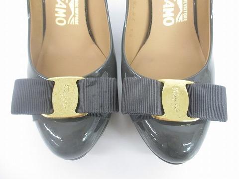 中古 サルヴァトーレフェラガモ ヴァラ パンプス ウェッジソール エナメル 5.5 22.5cm グレー レディース