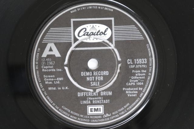 【中古】英7” Linda Ronstadt Different Drum / It Doesnt Matter Anymore CL15933PROMO CAPITOL RECORDS プロモ /00080