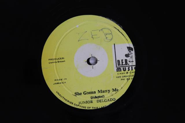 【中古】ジャマイカ12” Junior Delgado / D.e.b. Music  She Gonna Marry Me / Dim Lights NONE D.E.B. MUSIC /00250