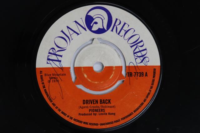 【中古】英7” Pioneers Driven Back / Trouble Dey A Brush TR7739 TROJAN RECORDS /00080