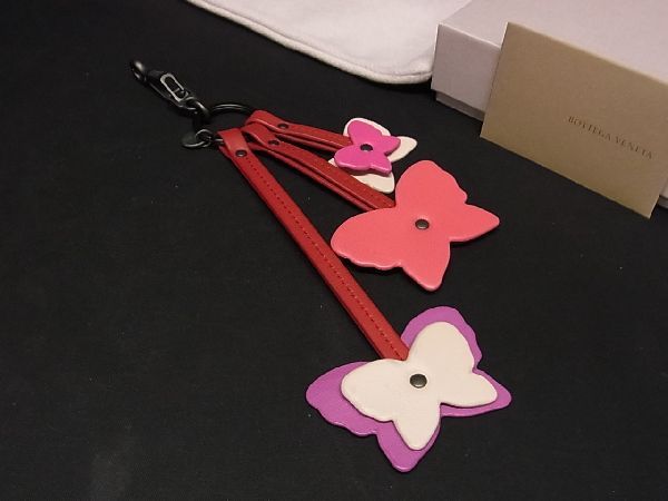 未使用　BOTTEGA VENETA　ブタ　ピンク　バッグチャーム　キーリング 未使用 BOTTEGA VENETA ブタ ピンク バッグチャーム キーリング