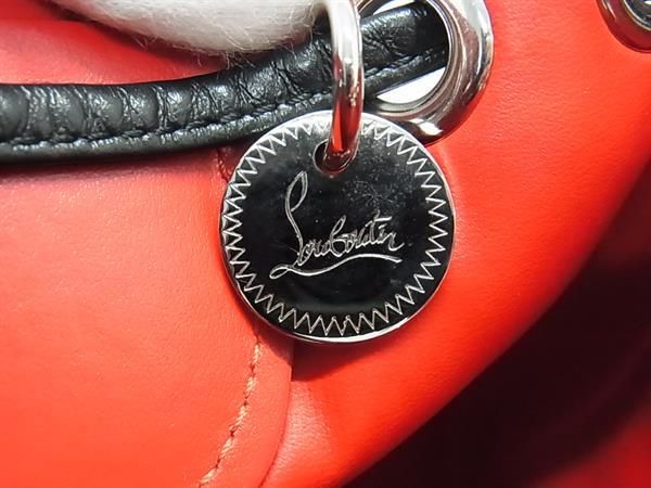 極美品　Christian Louboutin オレンジ スタッズ ボディバッグ 極美品 Christian Louboutin オレンジ スタッズ ボディバッグ 極美品