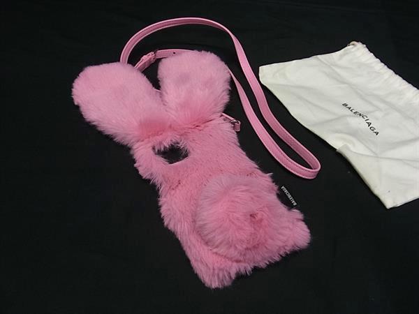 ■美品■ BALENCIAGA バレンシアガ Fluffy Bunny ファー×レザー iPhone12対応 アイフォンケース スマホケース ピンク系 BI9470