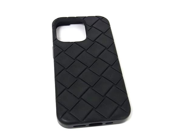 ■美品■ BOTTEGA VENETA ボッテガヴェネタ イントレチャート ラバー iPhone16 Pro対応 アイフォンケース ブラック系 BK7370