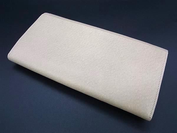 ■極美品■ VALENTINO GARAVANI ヴァレンティノ ガラヴァーニ レザー がま口 二つ折り 長財布 ウォレット ベージュ系 BL3529