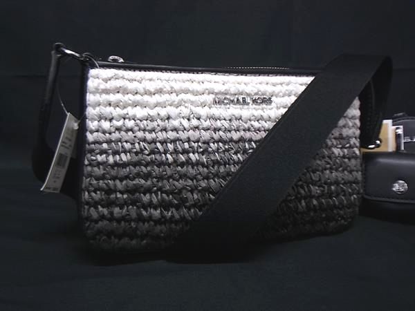 ■新品■未使用■ MICHAEL KORS マイケルコース ストロー ポーチ付き  ショルダーバッグ クロスボディ ブラック系 BM9730