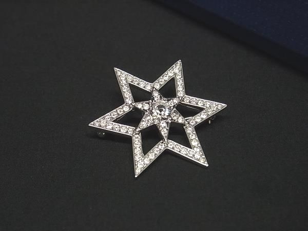 ■新品■未使用■ SWAROVSKI スワロフスキー ラインストーン ピンブローチ ピンバッジ アクセサリー シルバー系 BN6476