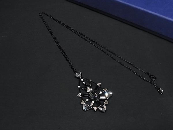 ■極美品■ SWAROVSKI スワロフスキー ラインストーン ネックレス ペンダント アクセサリー レディース ブラック系 BP4397
