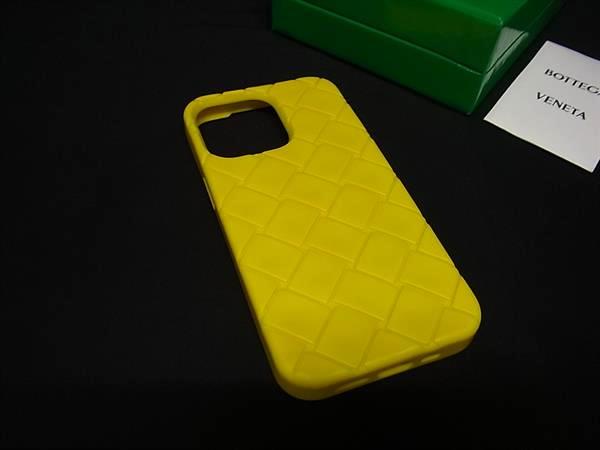 ■美品■ BOTTEGA VENETA ボッテガヴェネタ イントレチャート シリコン iPhone16pro対応 スマホケース イエロー系 BQ2841