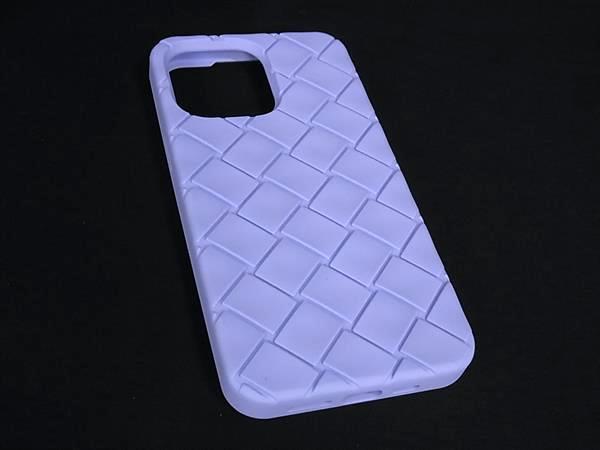 ■美品■ BOTTEGA VENETA ボッテガヴェネタ イントレチャート ラバー iPhone15 Pro Max 対応 アイフォンケース パープル系 BQ4282
