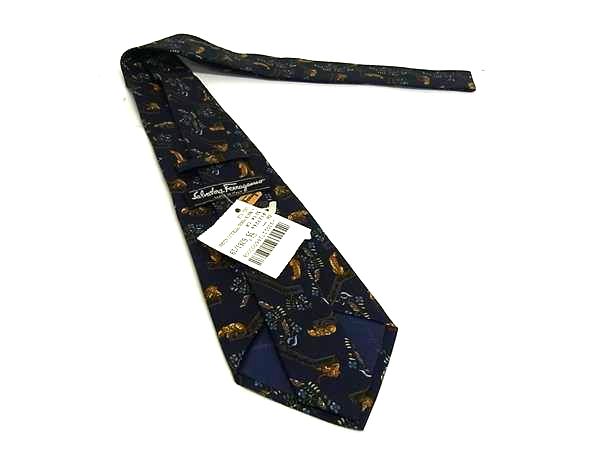 □新品同様□ Salvatore Ferragamo フェラガモ シルク100% 総柄
