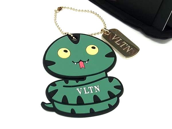 ■美品■ VALENTINO GARAVANI ヴァレンティノ ガラヴァーニ TEE ヘビ キーホルダー チャーム グリーン系 FD7076