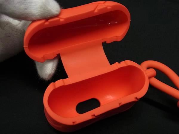 BOTTEGA VENETA シリコン イヤホンケース オレンジ BOTTEGA VENETA シリコン イヤホンケース オレンジ