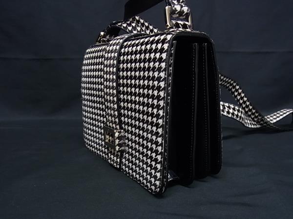 ■新品同様■ Roger Vivier ロジェヴィヴィエ ハラコ 千鳥格子柄 ワンショルダーバッグ レディース ホワイト系×アイボリー系 FG9095 □新品同様□ Roger Vivier ロジェヴィヴィエ ハラコ 千鳥格子柄 ワン