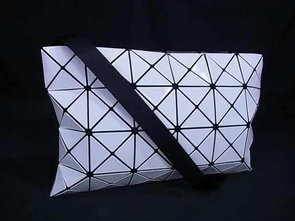 ■新品同様■ BAO BAO ISSEY MIYAKE バオバオイッセイミヤケ ルーセント PVC ショルダーバッグ 斜め掛け 肩掛け ホワイト系 FN8615